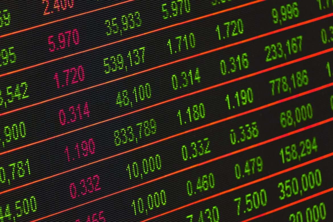Dólar fluctua aguardando o plano de auxílio do governo; Ibovespa tem queda