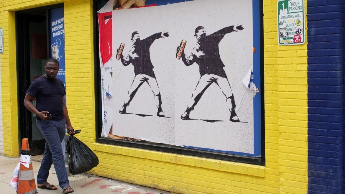 Federações não conseguem obter denúncia contra o homem que jogou sanduíche em DC: Relatório