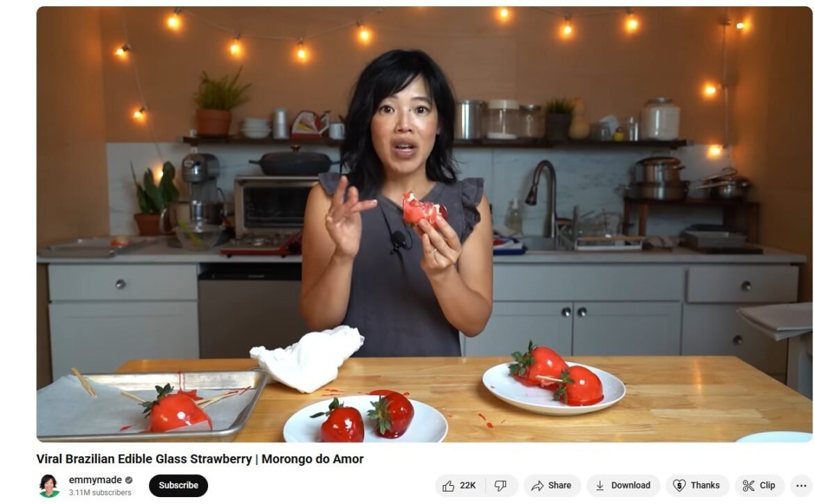 Morango do amor: youtuber americana se torna viral ao escrever incorretamente o nome da fruta