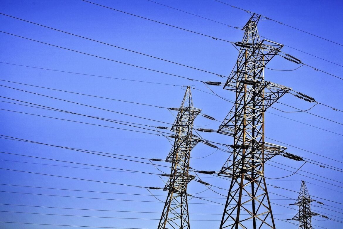 Abrace: Falta de eficiência fará com que consumidor pague R$ 103,6 bilhões na conta de energia.