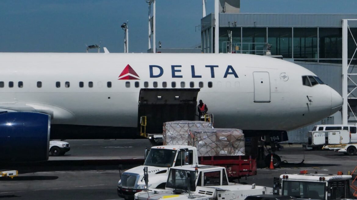 Ações com maiores movimentações ao meio-dia: DAL, RVMD, CNC