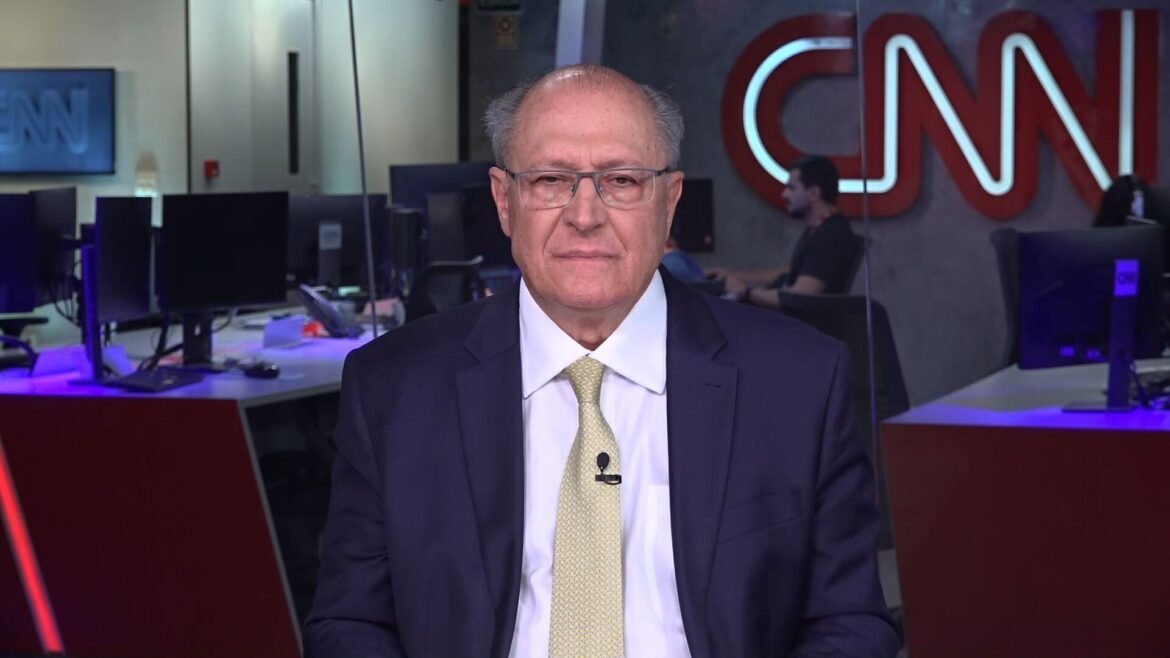 Alckmin destaca a relevância do papel do setor privado diante do aumento das tarifas.