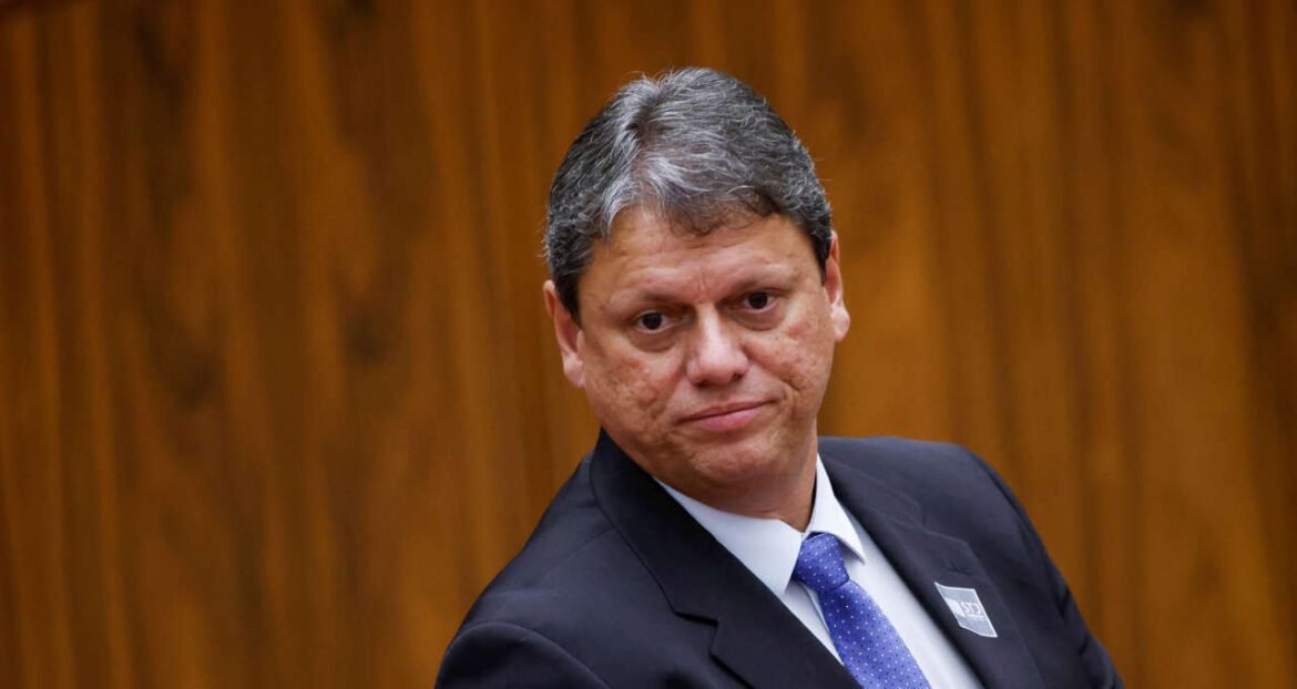 Após encontro com Bolsonaro, Tarcísio confirma sua candidatura à reeleição em SP e defende anistia para a pacificação.