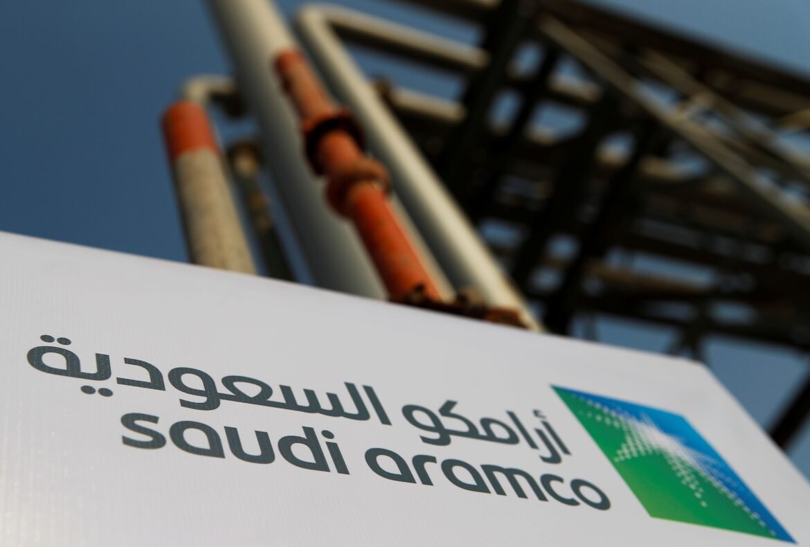 Aramco da Arábia Saudita diminui o valor do petróleo bruto para a Europa e os Estados Unidos.