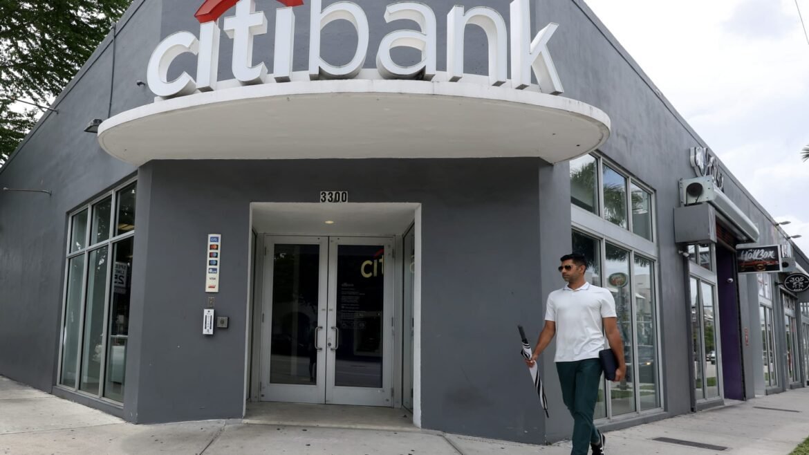 As ações de bancos podem se beneficiar das quedas nas taxas do Fed. Esses pagadores de dividendos são os favoritos de Wall Street.