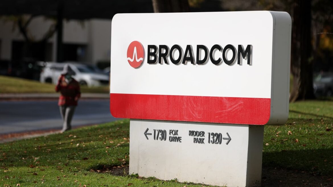 Aumentamos nossa meta de preço para a Broadcom após um aumento nas ações impulsionado pela conferência.