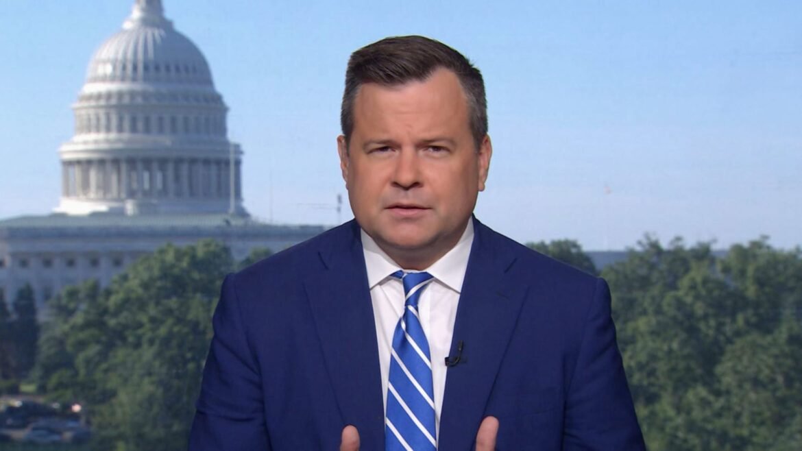 Bill Pulte acusa a governadora do Fed, Lisa Cook, de fraude; seus parentes apresentaram reivindicações habitacionais semelhantes às dela, segundo a Reuters.