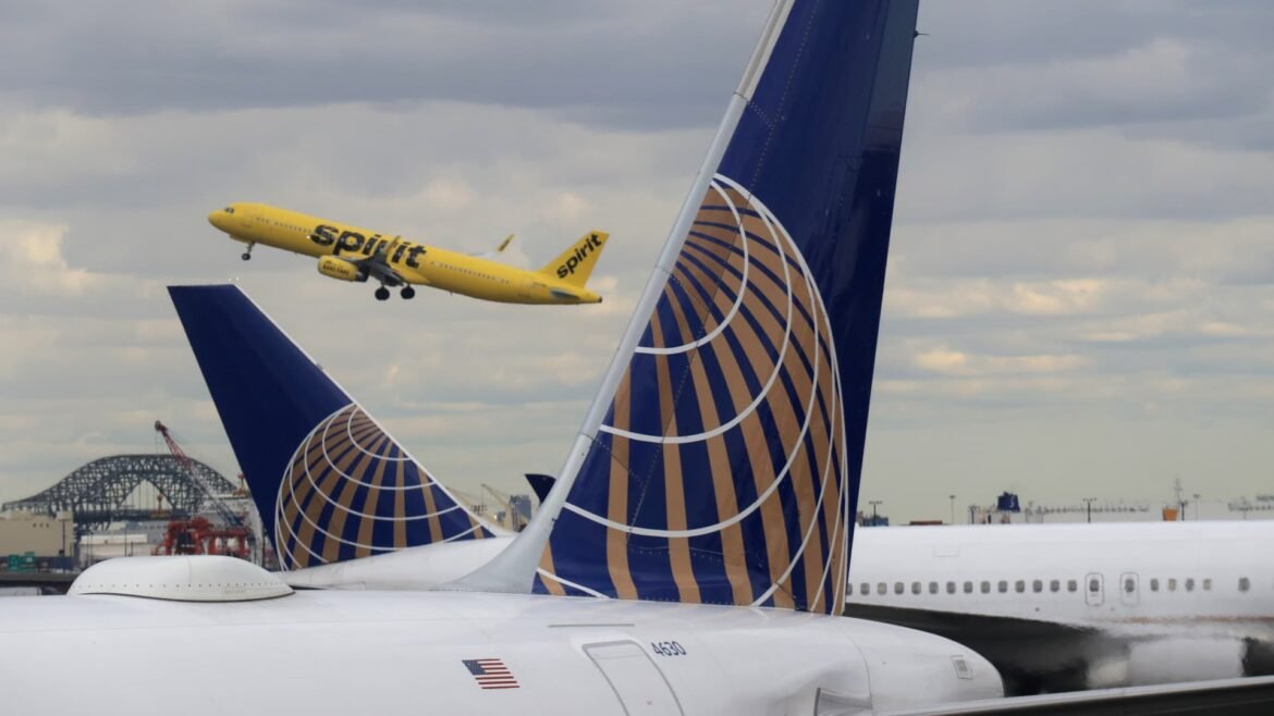 CEO da United prevê que a Spirit Airlines, em dificuldades, sairá do mercado.