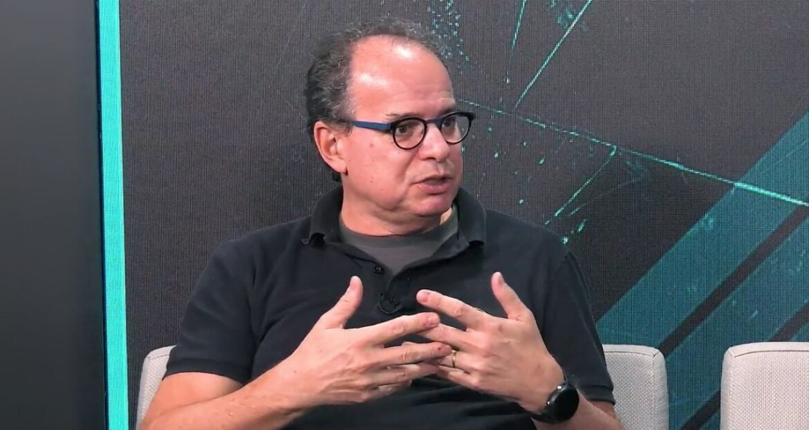 Cortes na Selic são esperados apenas para 2026, diz ex-presidente do BC Rodrigo Azevedo.