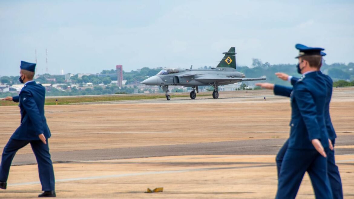 Decolagem aprovada: Saab Brasil expandirá sua fábrica em São Paulo.