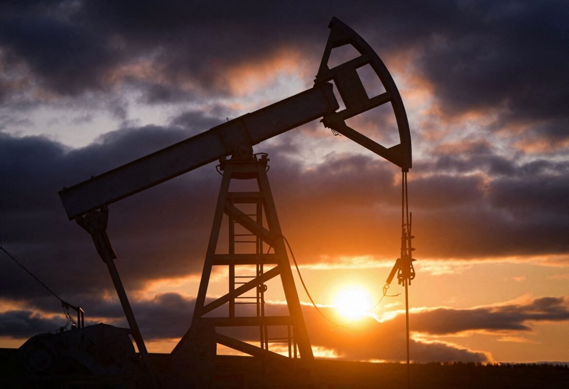 EUA pressionam o G7 a estabelecer tarifas sobre nações que adquirem petróleo russo.