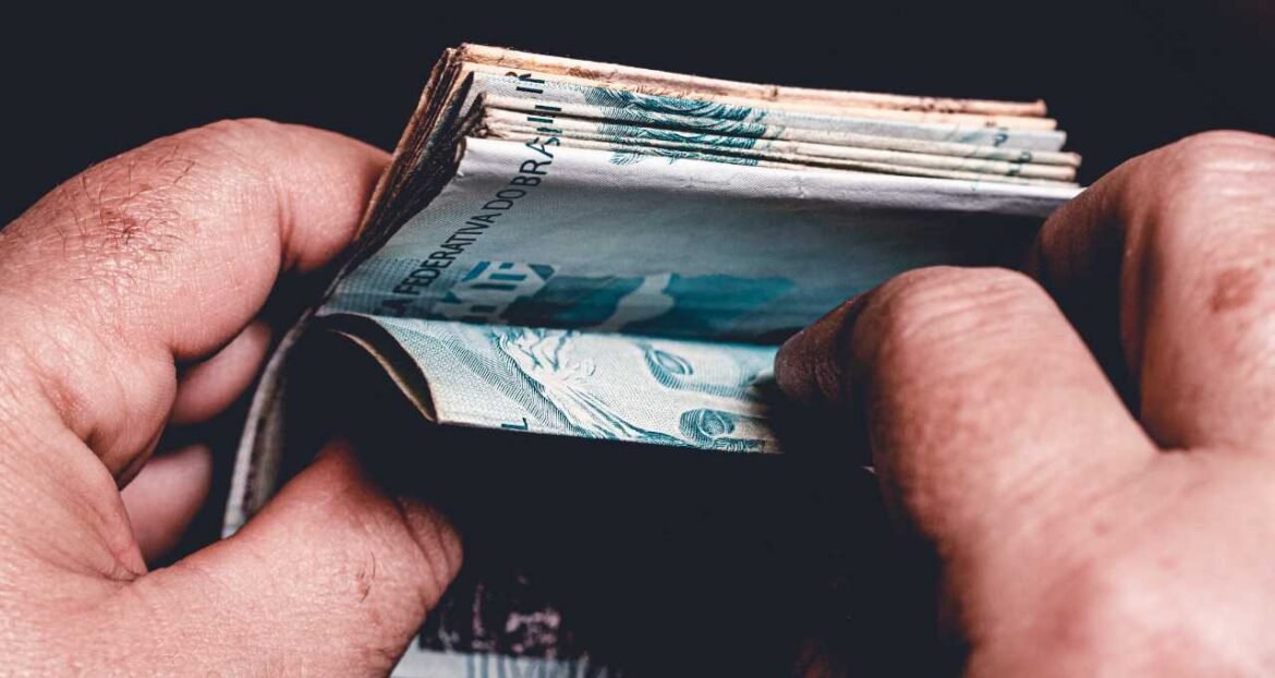 Energia eleva e alimentos trazem alívio ao IPCA-15, mas a situação pode mudar, afirma economista-chefe do Bmg.