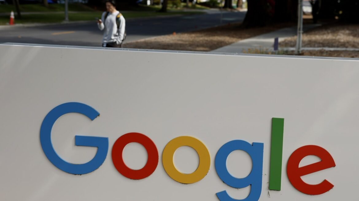 GOOGL, M, DLTR, FUN e outros