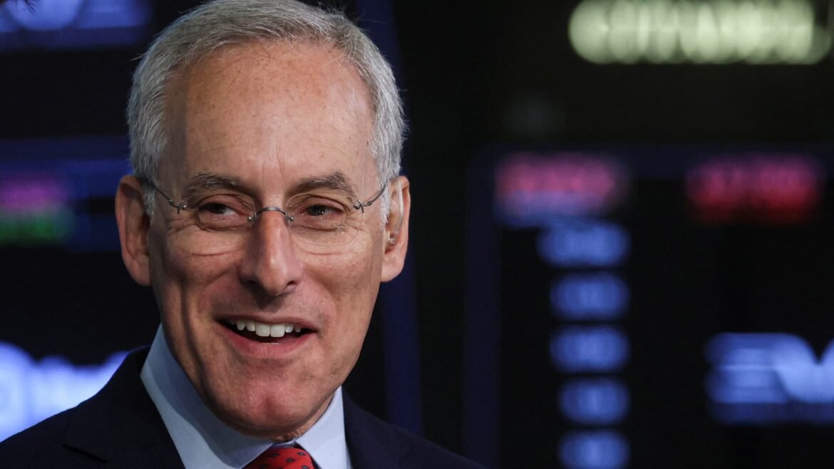 Goldman Sachs eleva a previsão do S&P 500 para o final do ano.