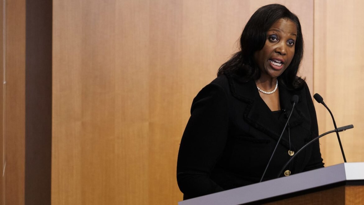 Governadora do Fed Cook declarou sua propriedade em Atlanta como 'casa de férias', mostram documentos: Reuters