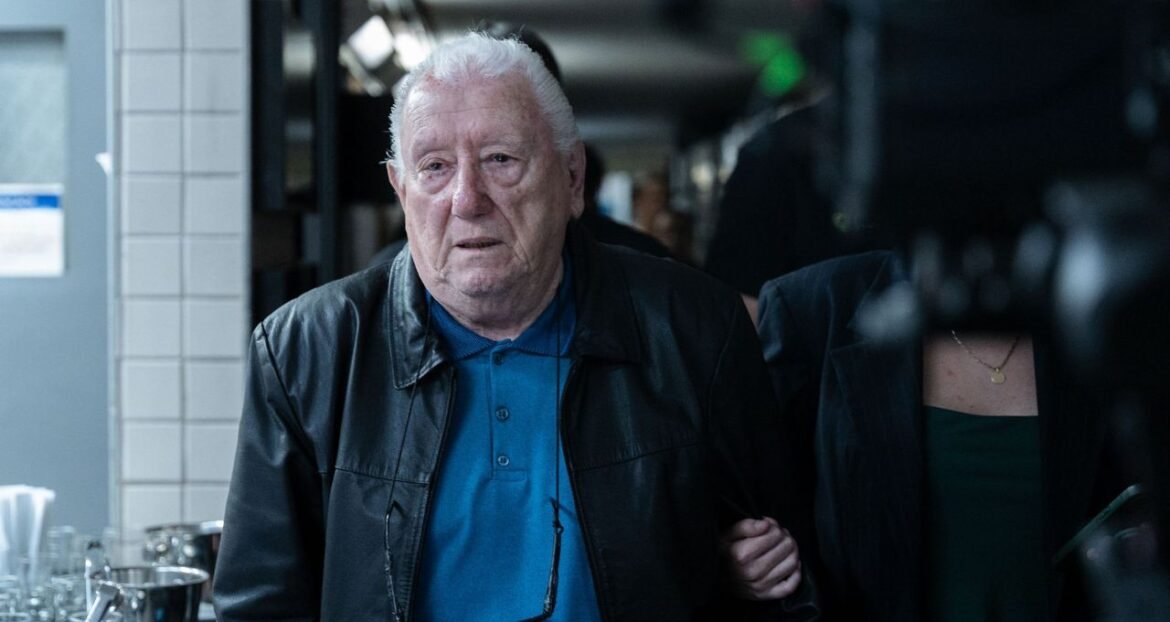 Luiz Barsi: Compra ou venda? Investidor compartilha sua opinião após os resultados decepcionantes.