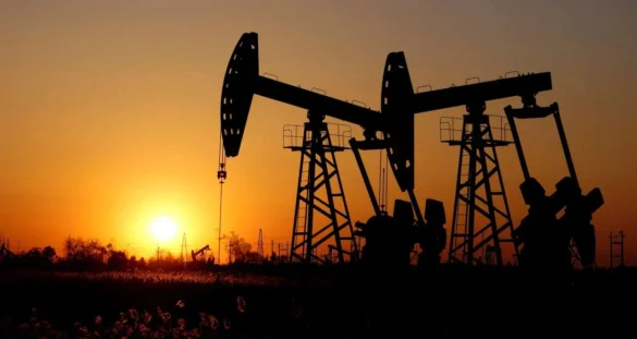 Opep+ deve aprovar novo aumento na produção de petróleo no domingo, afirmam fontes.