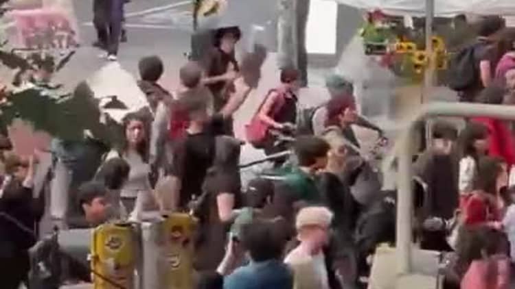 Protestos contra o turismo excessivo em Cidade do México, pedindo que pessoas ricas 'saíam'