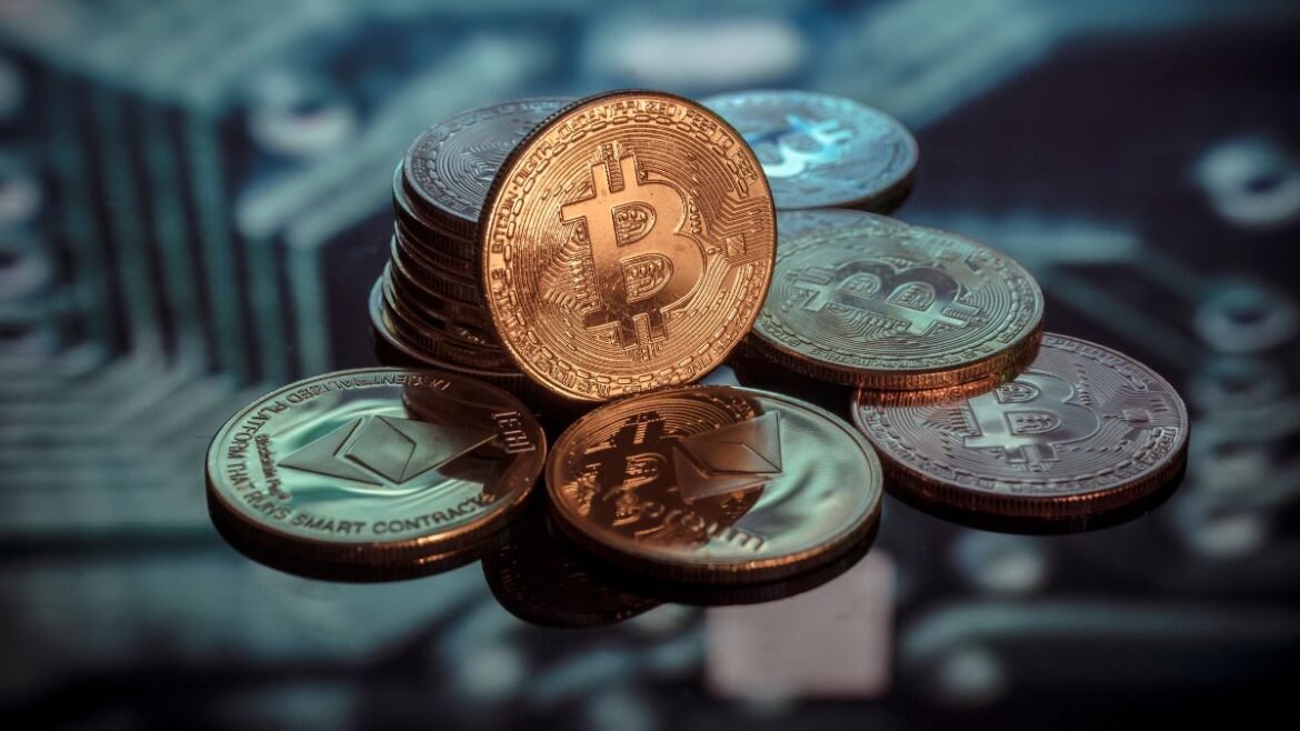 Robô busca lucros com criptomoedas mesmo em queda do bitcoin; descubra como testar.
