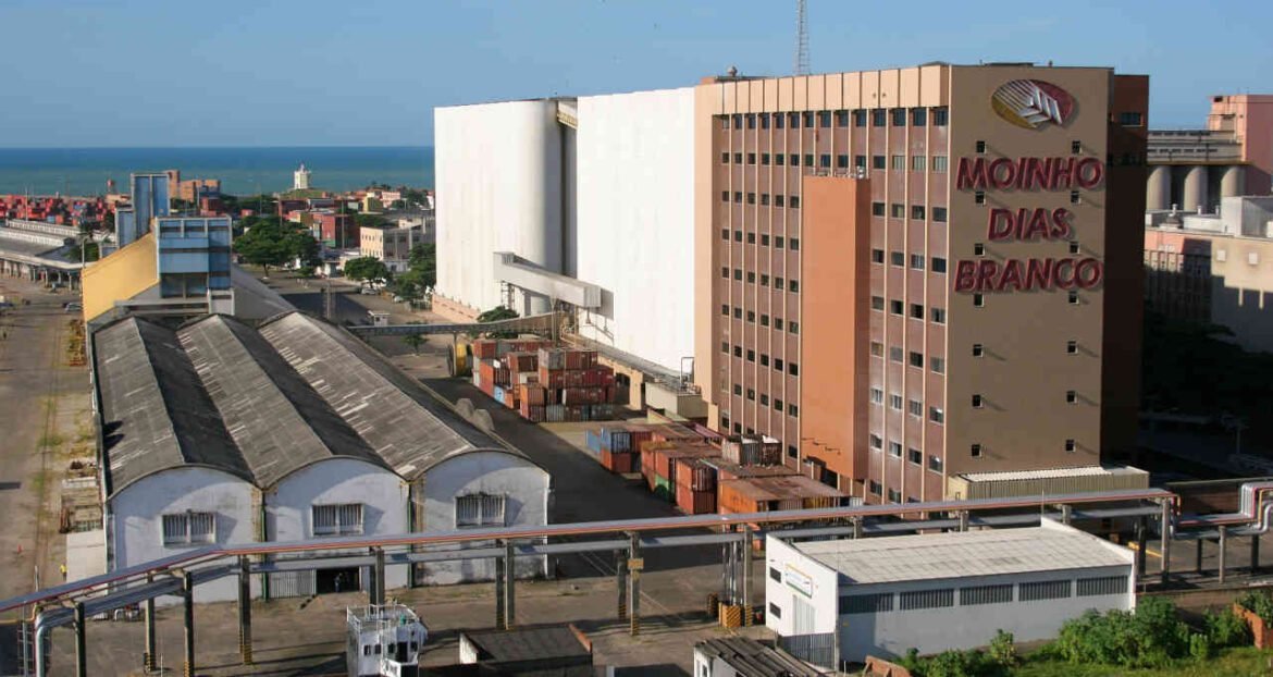 Santander adota postura cautelosa frente à disputa de preços no setor de massas.