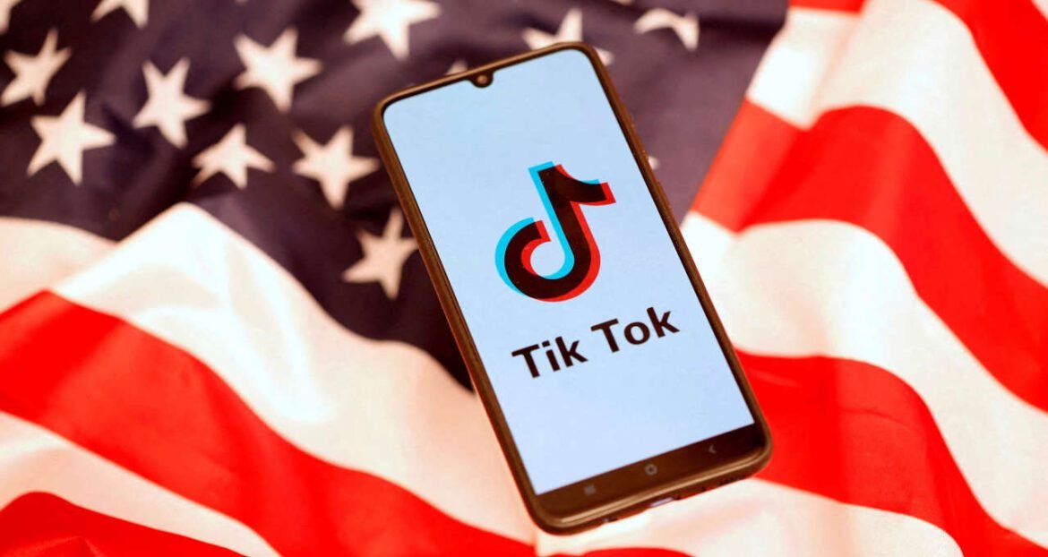 TikTok já tem novos proprietários nos EUA e usuários precisarão baixar um novo aplicativo, segundo um jornal.