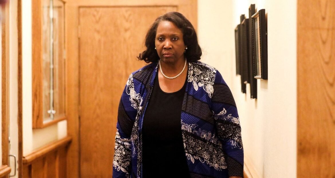 Tribunal de Apelações dos EUA nega pedido de Trump para remover Lisa Cook do Fed.