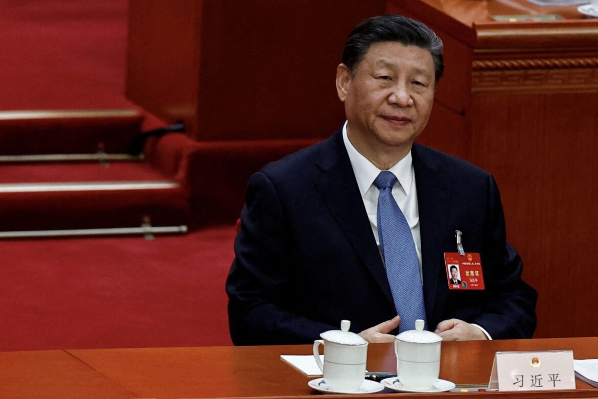 Xi Jinping reafirma que vai liberalizar o setor de serviços da China para o comércio internacional.
