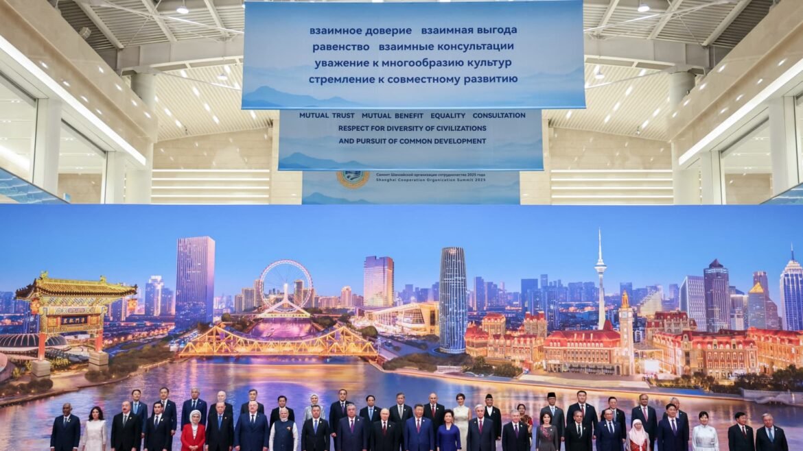 Xi da China pede cooperação em IA e rejeita a ‘mentalidade da Guerra Fria’ na cúpula da OCX