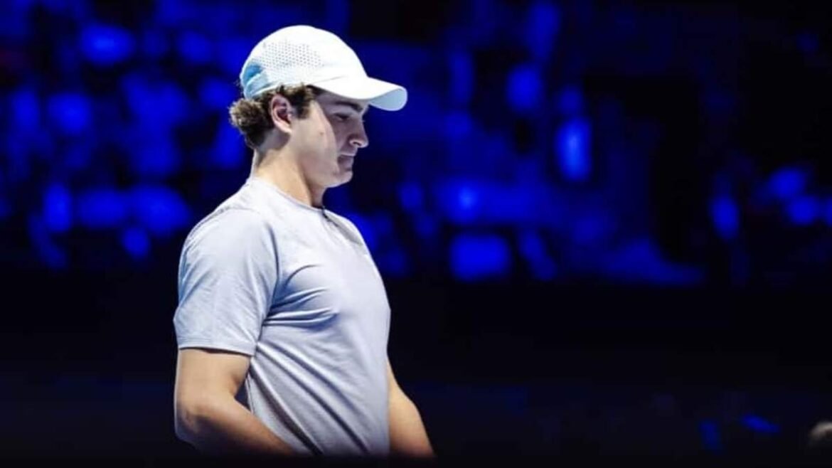 João Fonseca avança à semifinal do ATP 500 da Basileia após desistência de Shapovalov e conquista marco histórico na carreira.