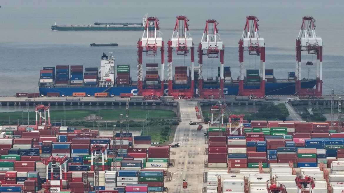 A China mira cinco subsidiárias da sul-coreana Hanwha Ocean nos EUA, fazendo as ações caírem 8%