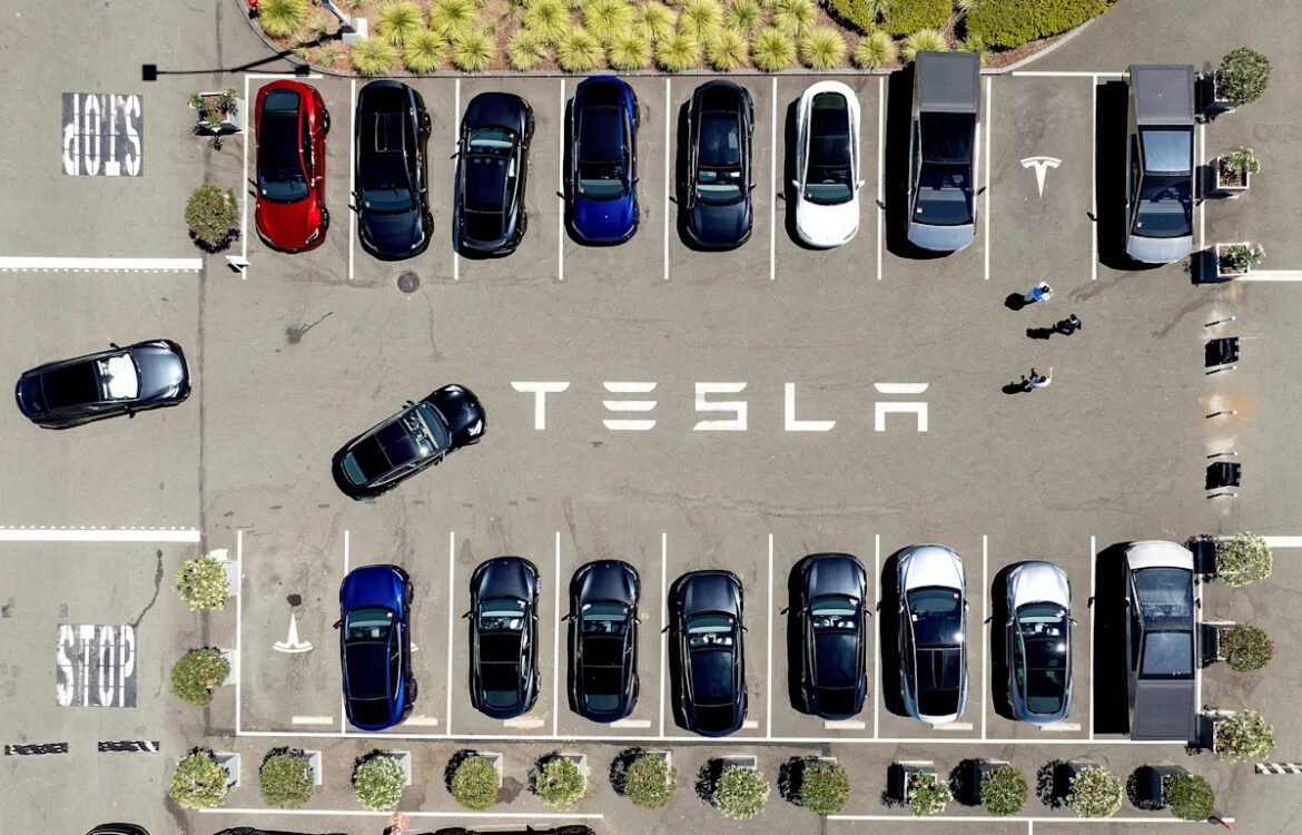 A resposta da Tesla para um futuro nebuloso de veículos elétricos: Encolhimento de produtos.