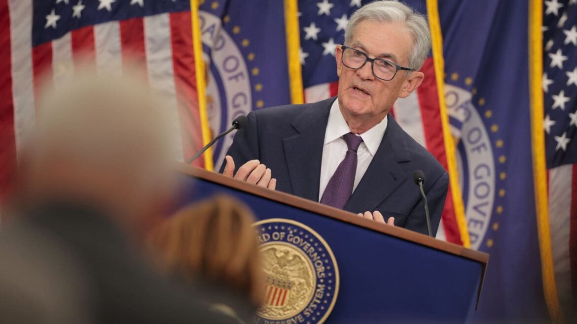 Assista ao discurso ao vivo do Presidente do Fed, Powell, sobre política na conferência da NABE em Filadélfia.