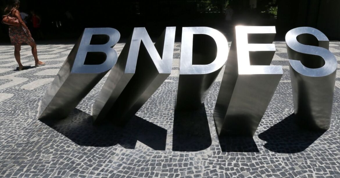BNDES disponibilizou mais de R$ 5 bilhões para apoiar empresas impactadas pelo aumento de tarifas.