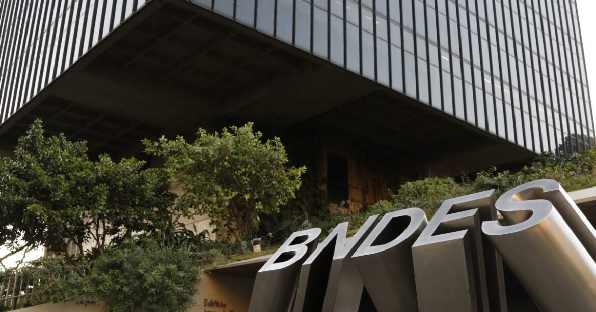 BNDES e banco da China progridem em fundo de investimento de bilhões.