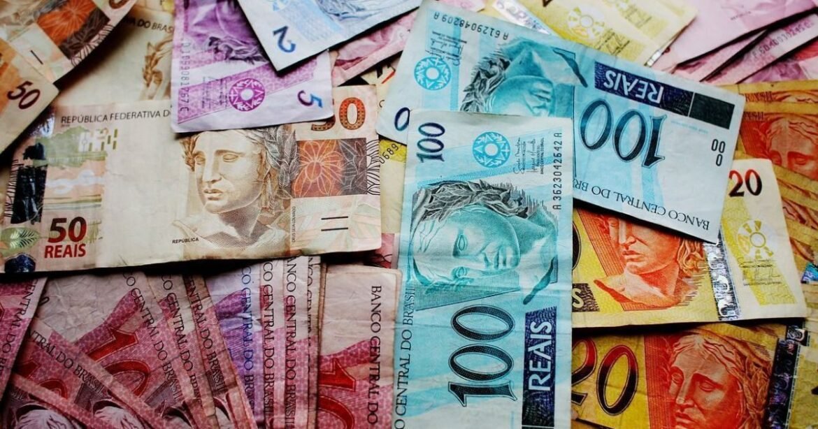 Bancos projetam aumento do déficit nas contas externas devido às remessas no final do ano