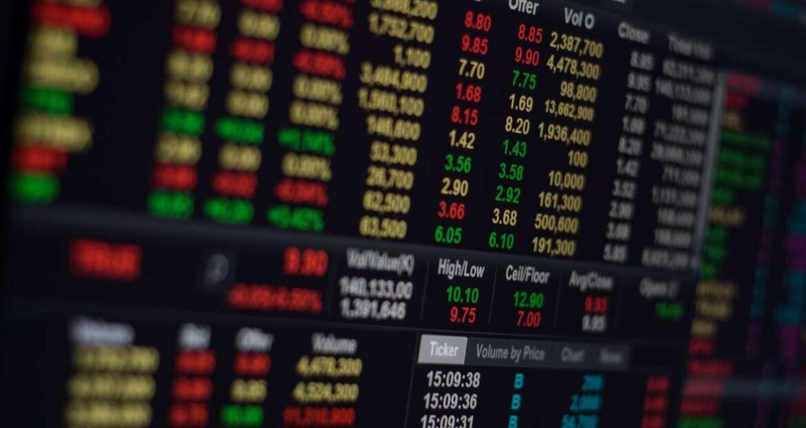 Bolsas europeias terminam o dia em queda acentuada devido à cautela em relação aos bancos.