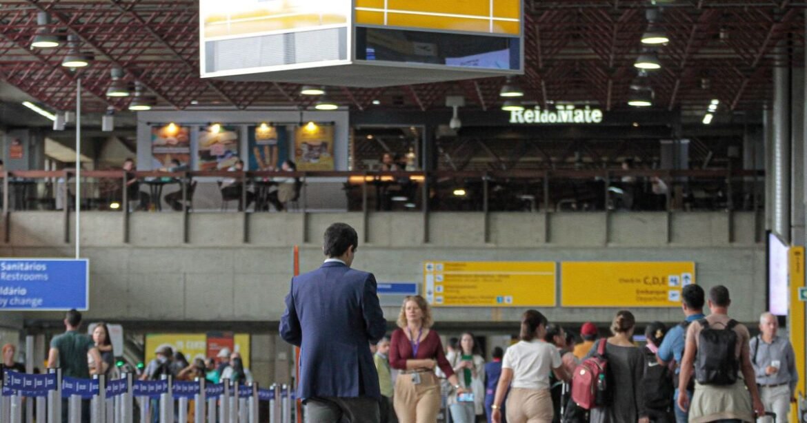 Brasil recebe 7 milhões de turistas pela primeira vez.