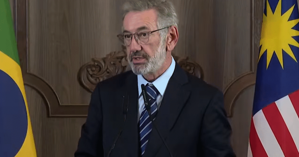 Brasil solicita a Trump a revisão da alíquota, sem expandir a lista de exceções.