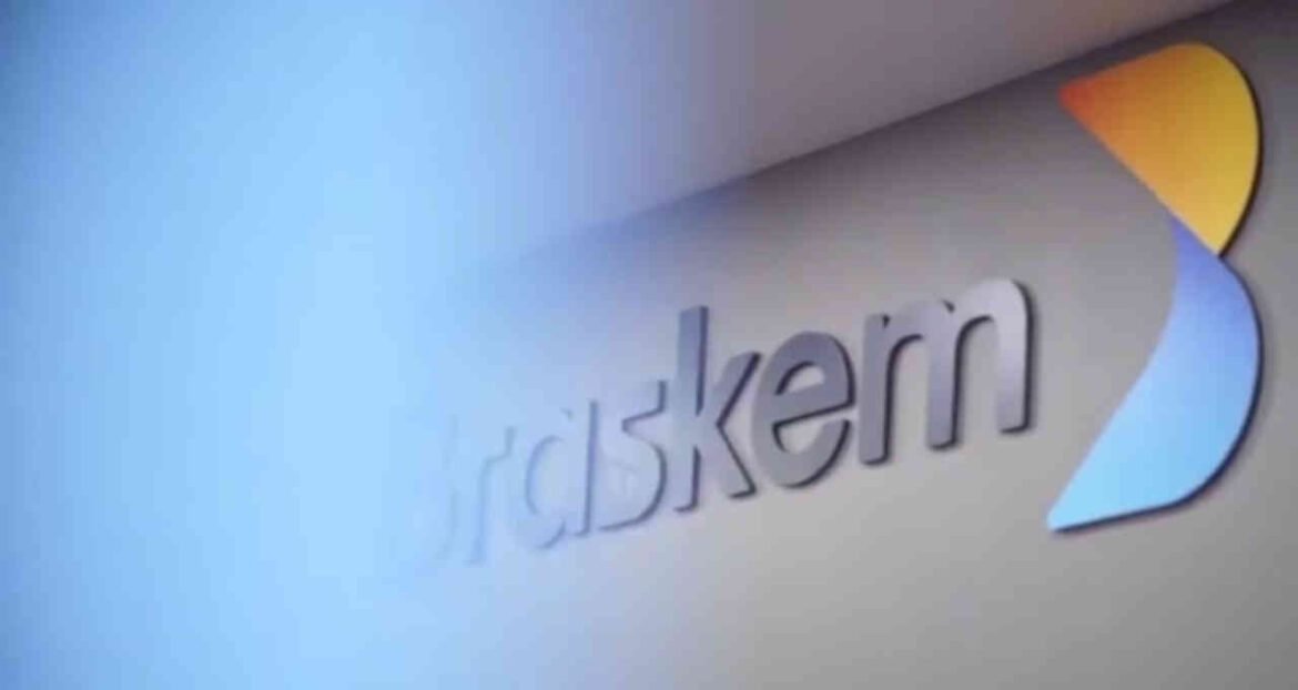 Braskem (BRKM5) aumenta liquidez com retirada de US$ 1 bilhão em linha de crédito.