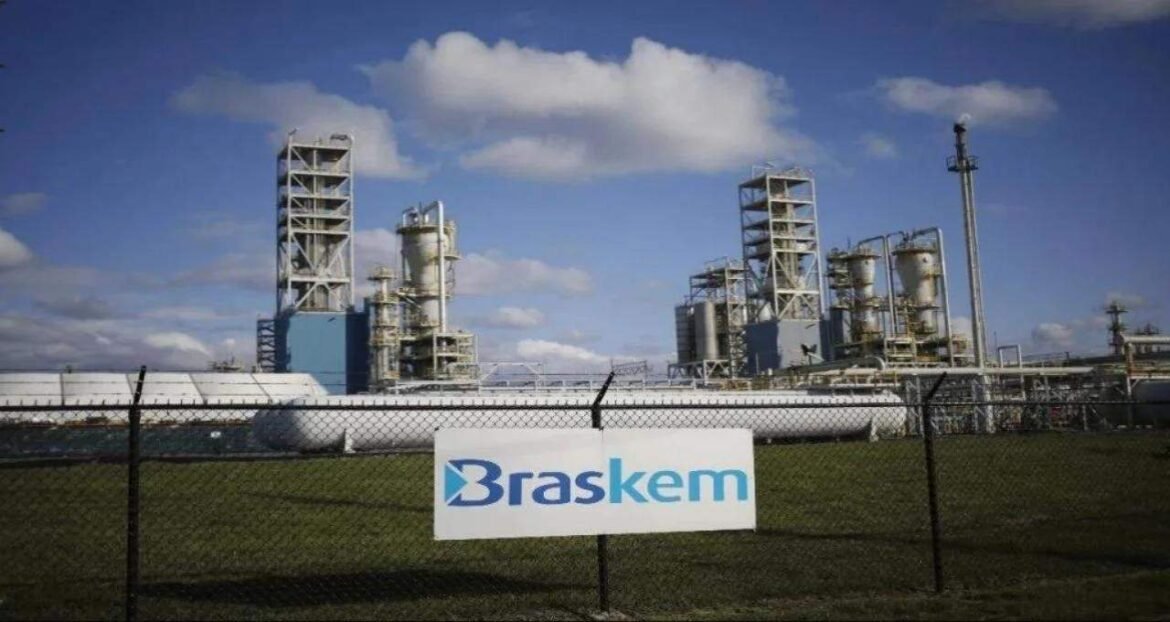 Braskem (BRKM5) cai quase 7% após recomendação de venda da ação pelo Santander; entenda.