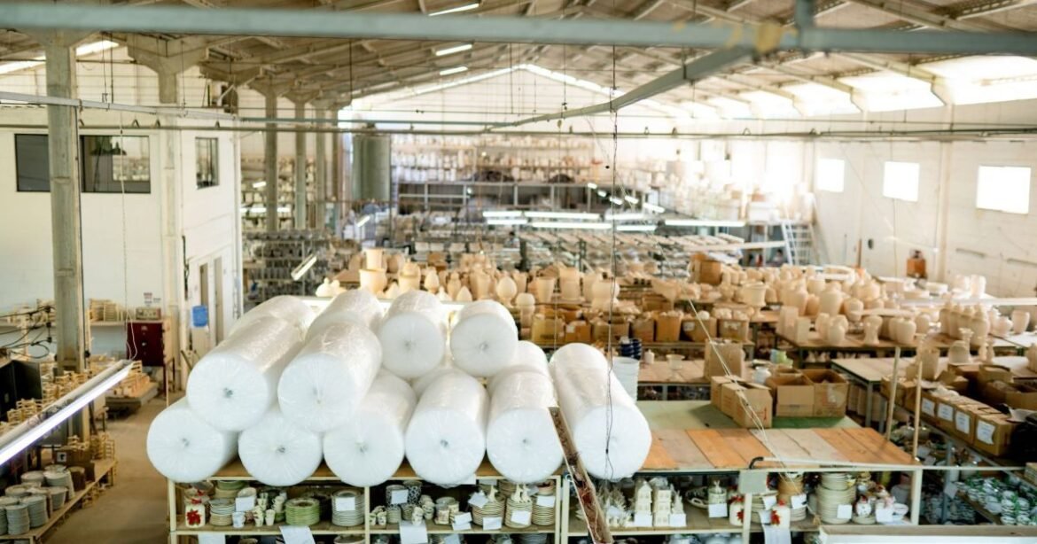 CNI: Empresários estão mais otimistas, mas setor enfrenta 10 meses de desânimo.