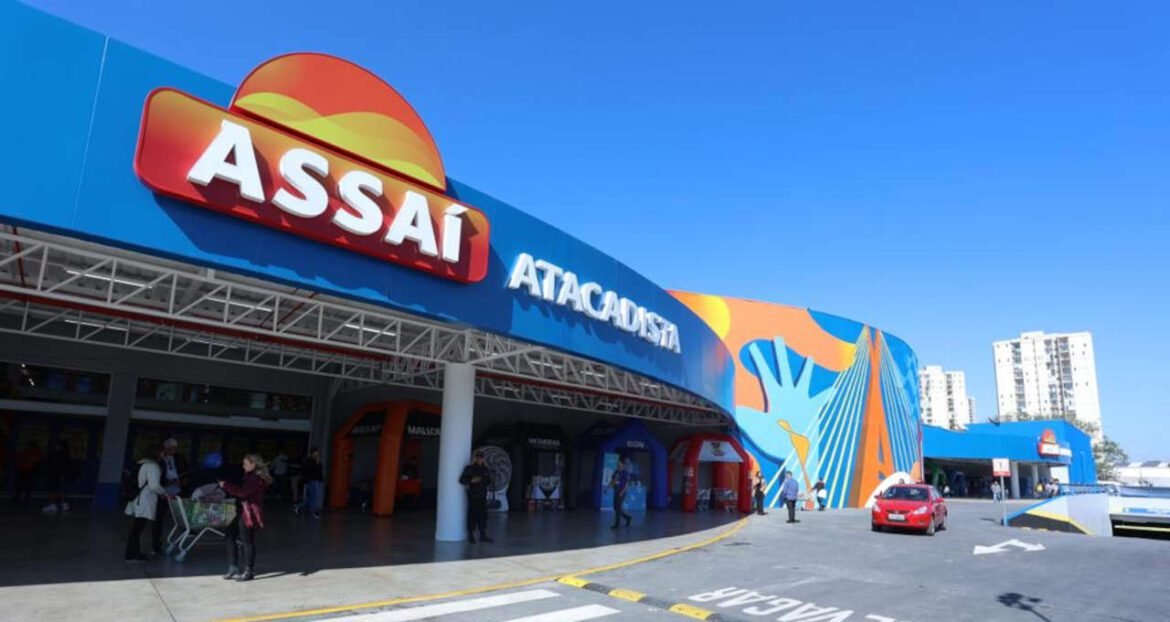 Em um dia de significativa queda na B3, Assaí (ASAI3) reporta geração de caixa livre de R$ 3,1 bilhões em 12 meses.