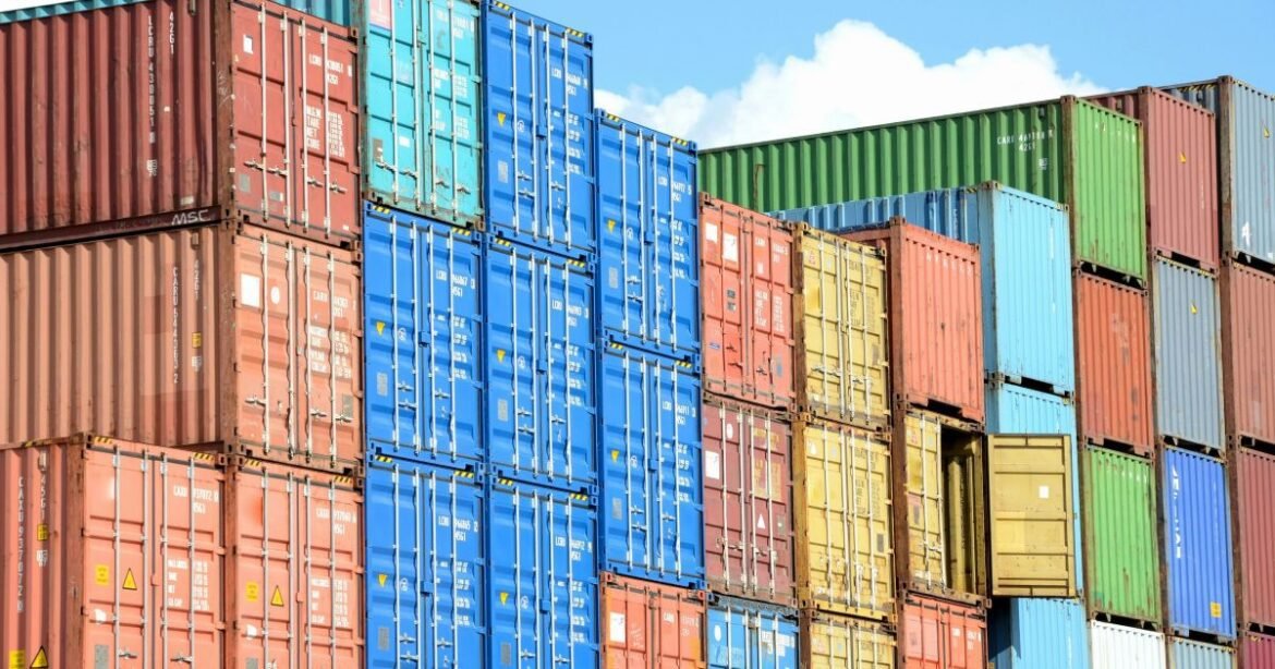 Exportações brasileiras com tarifas dos EUA tiveram uma queda de 25,7% em setembro.