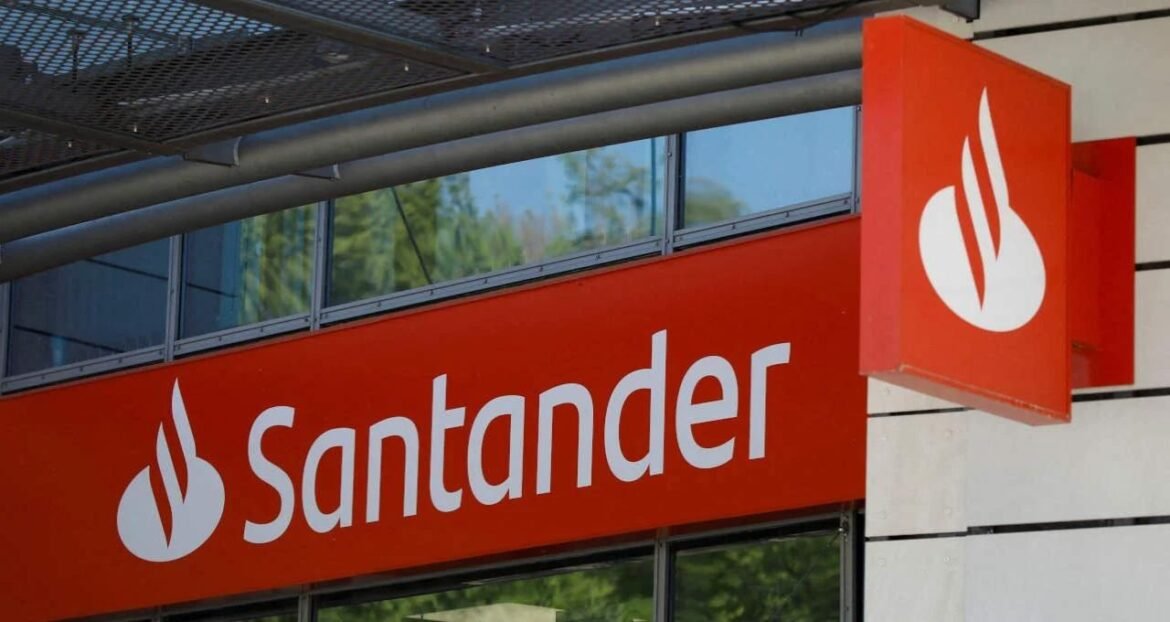 Fundo imobiliário negocia propriedade alugada para o Santander; veja o lucro por cota.