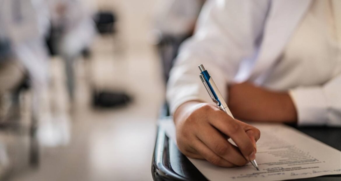 Inep antecipa a divulgação do cartão de confirmação do Enamed 2025; descubra as novidades do novo exame.