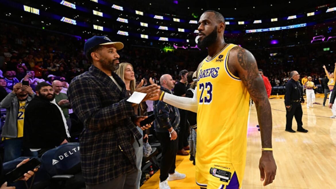 Informações sobre lesão de LeBron James vazaram para apostadores, sugere acusação.