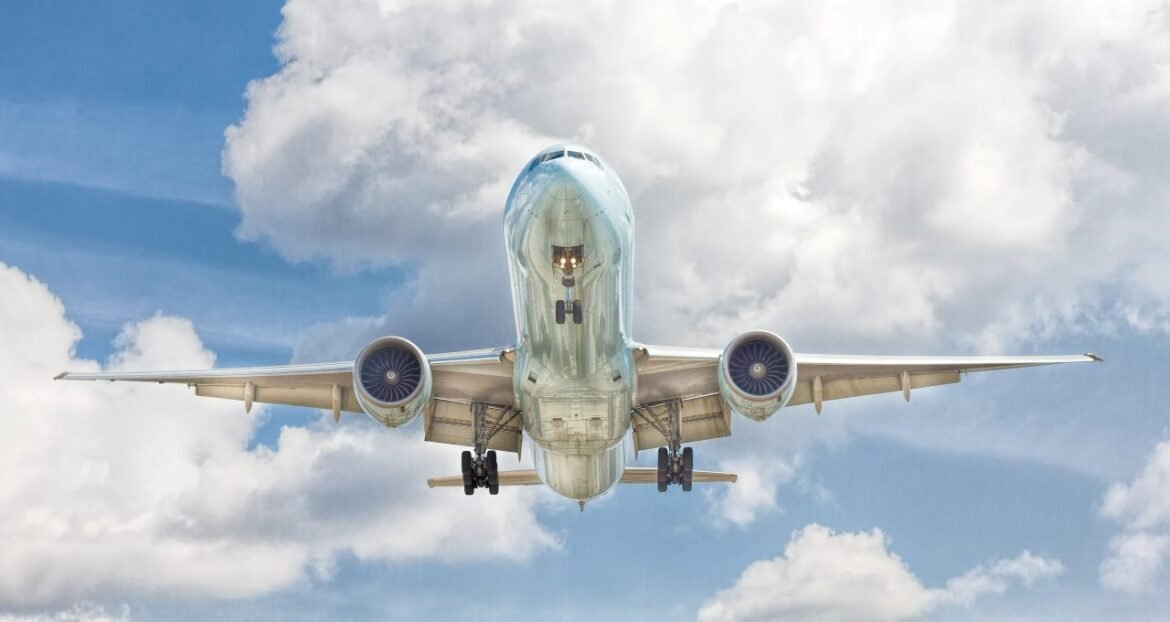 Petrobras (PETR4) anuncia aumento de 1,4% no preço médio do querosene de aviação a partir de sábado.