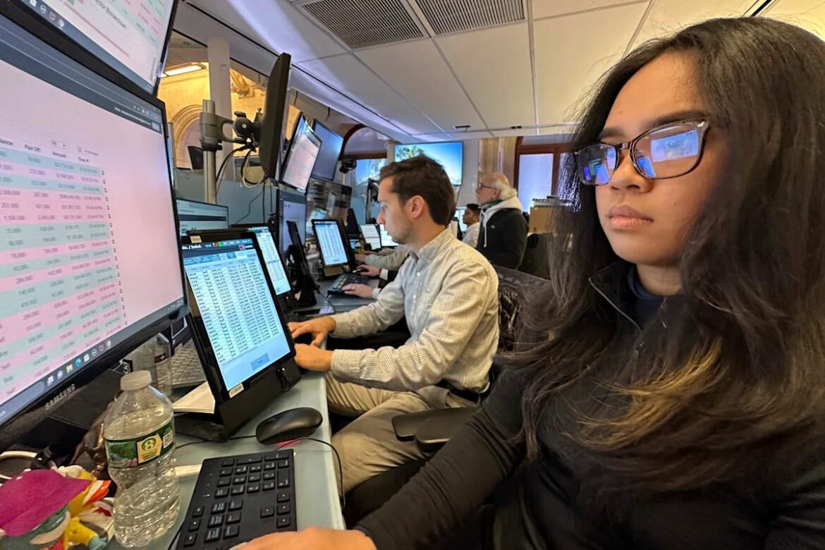 Planos de contratação nos EUA atingem o menor nível desde 2009 em setembro, à medida que desaceleração do mercado de trabalho persiste.