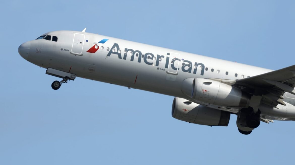Resultados financeiros do terceiro trimestre de 2025 da American Airlines (AAL)