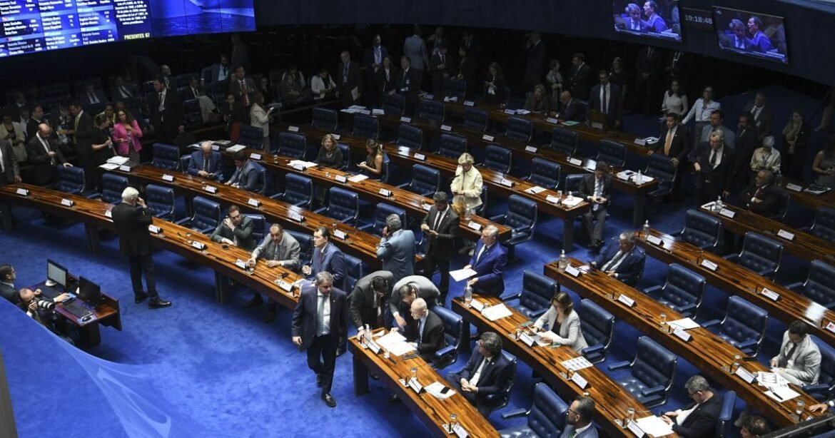 Senado aprova proposta para simplificar a transferência de salários.